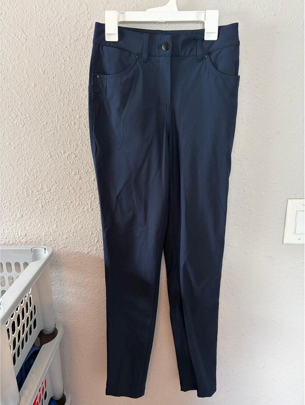 Lululemon City Sleek 5 Pocket 7/8 Pant True Navy. 30in inseam. Size 2. $128 reta